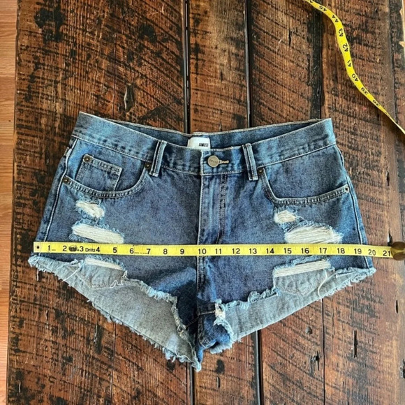 Amuse Society cut off shorts Size 28 - Picture 2 of 5
